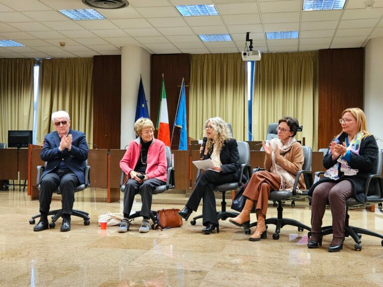 Anna Ferraris Oliverio con Assessore Carletti e dirigenti scolastiche