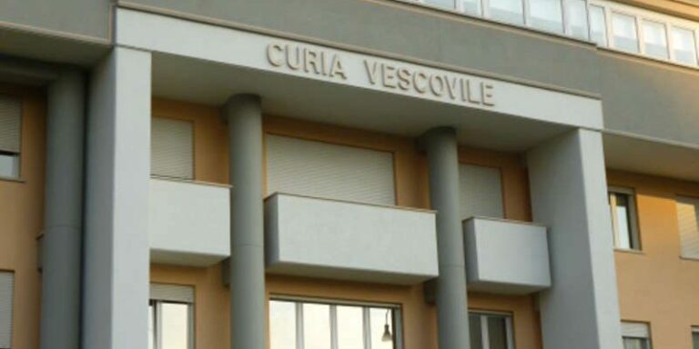 Curia-800x400