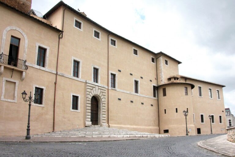 Palazzo-Caetani-_fronte-piazza-Caetani_md