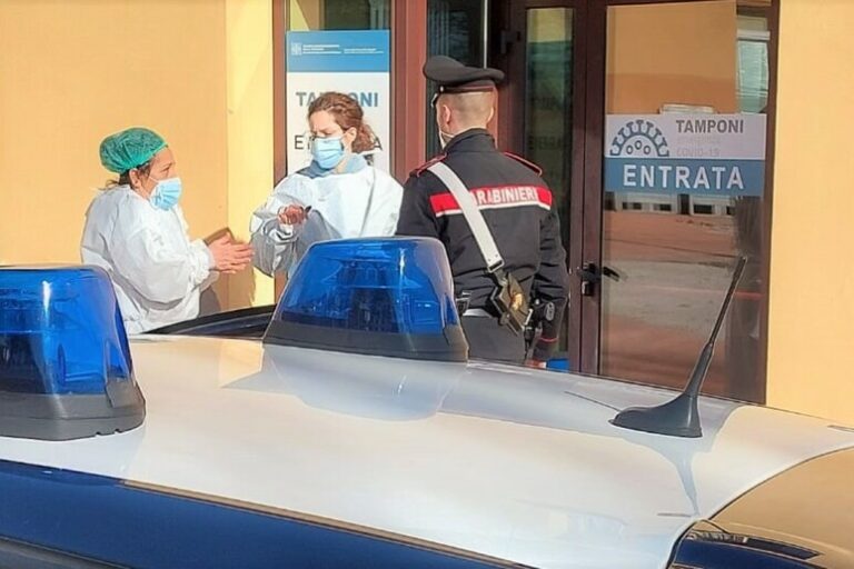 aggressione sanitari e carabinieri