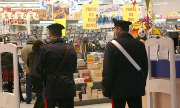 furto-supermercato centro commerciale carabinieri