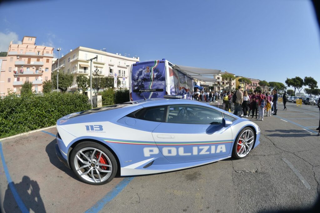 polizia formia lamborghini